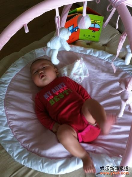 ������Ů����ɫ���·���